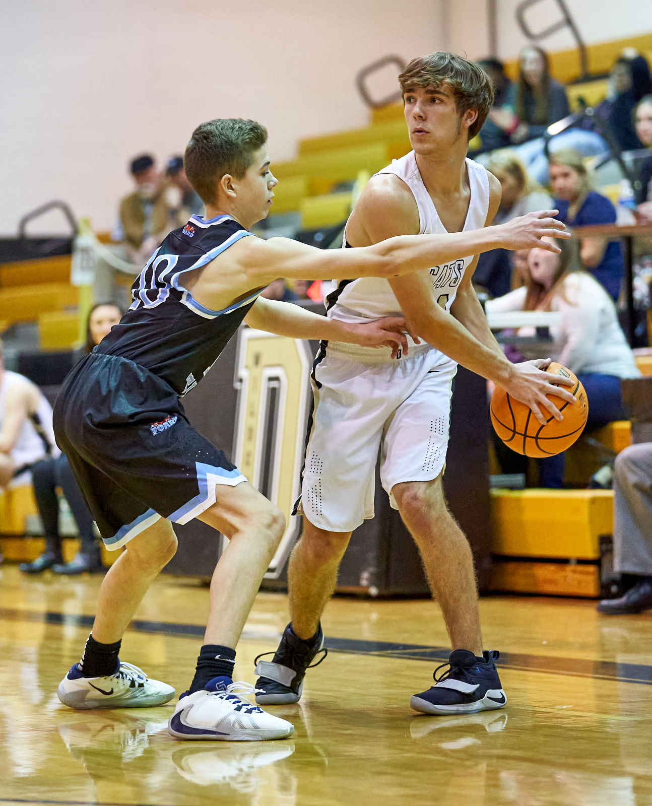 200103 DHS BBALL 24.jpg
